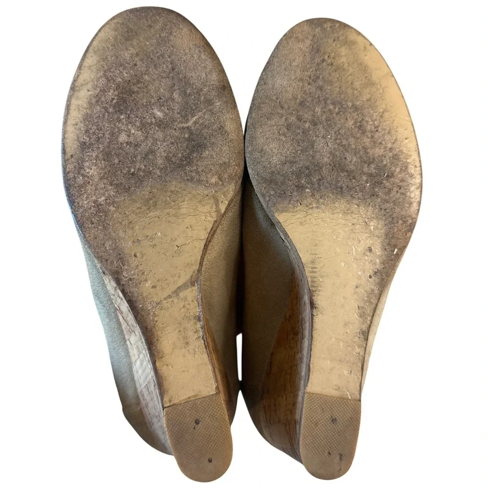 Chanel 11P Beige Black CC Medallion Cork Wedge Pumps EU 37.5 Vintage